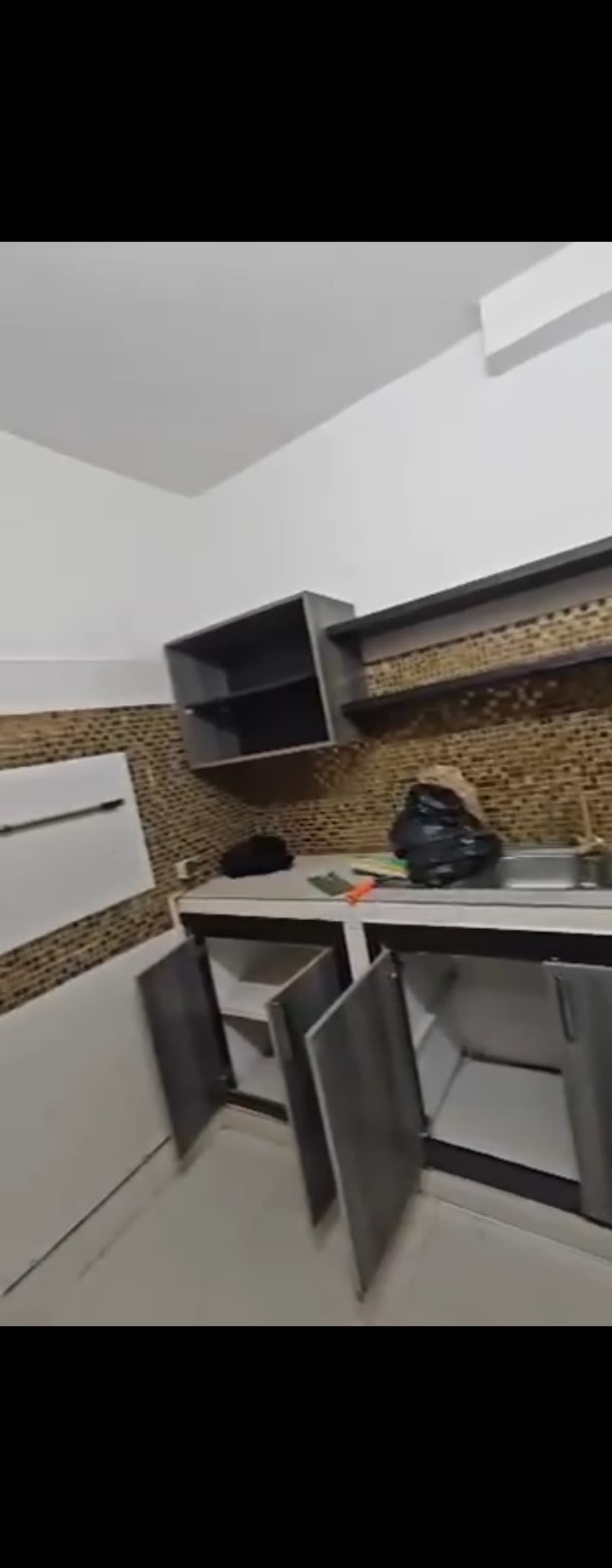 Appartement à louer cité Batrain 2 chambre salon — photo 3