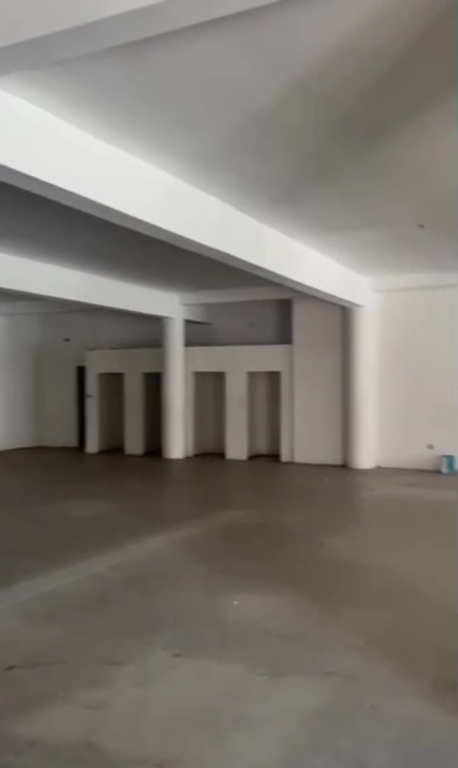 Showroom Commercial 1000m² à Louer - SCAT Urbam Bordure Route | Emplacement Premium | 3,5M FCFA/mois — photo 2