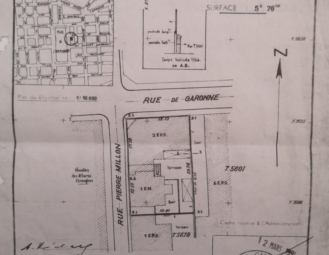 Terrain d'Angle 578m² à Vendre Dakar Plateau - Près Place de l'Indépendance | Titre Foncier | 2 Milliards FCFA