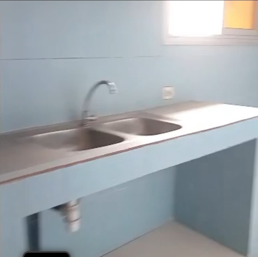 Appartement F3 à Louer Mbour 3 - 2 Chambres | 1ère Position | 2ème Étage | 150 000 FCFA/mois — photo 2