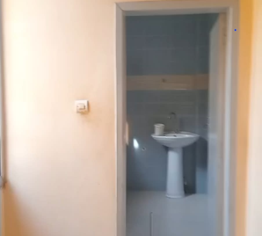 Appartement F3 à Louer Mbour 3 - 2 Chambres | 1ère Position | 2ème Étage | 150 000 FCFA/mois — photo 3