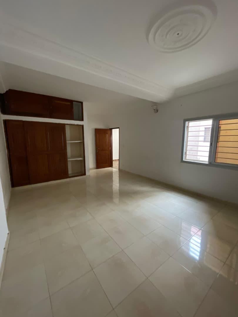Immeuble R+3 à Vendre Sacré-Cœur - 4 Appartements F4 | Rapport Locatif 1,89M | Titre Foncier | 250M FCFA — photo 3