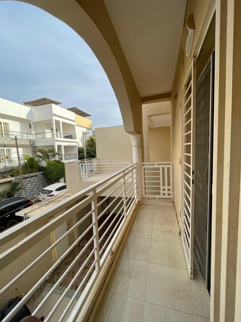 Villa R+1 à Vendre Mamelles Cité Cheikh Amar - 160m² Habitables | Titre Foncier | 220M FCFA