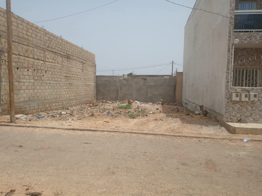 Terrain 150m² à Vendre Rufisque Cité Tacko - Côté HLM | Titre Foncier | Vente Notaire | 20M FCFA