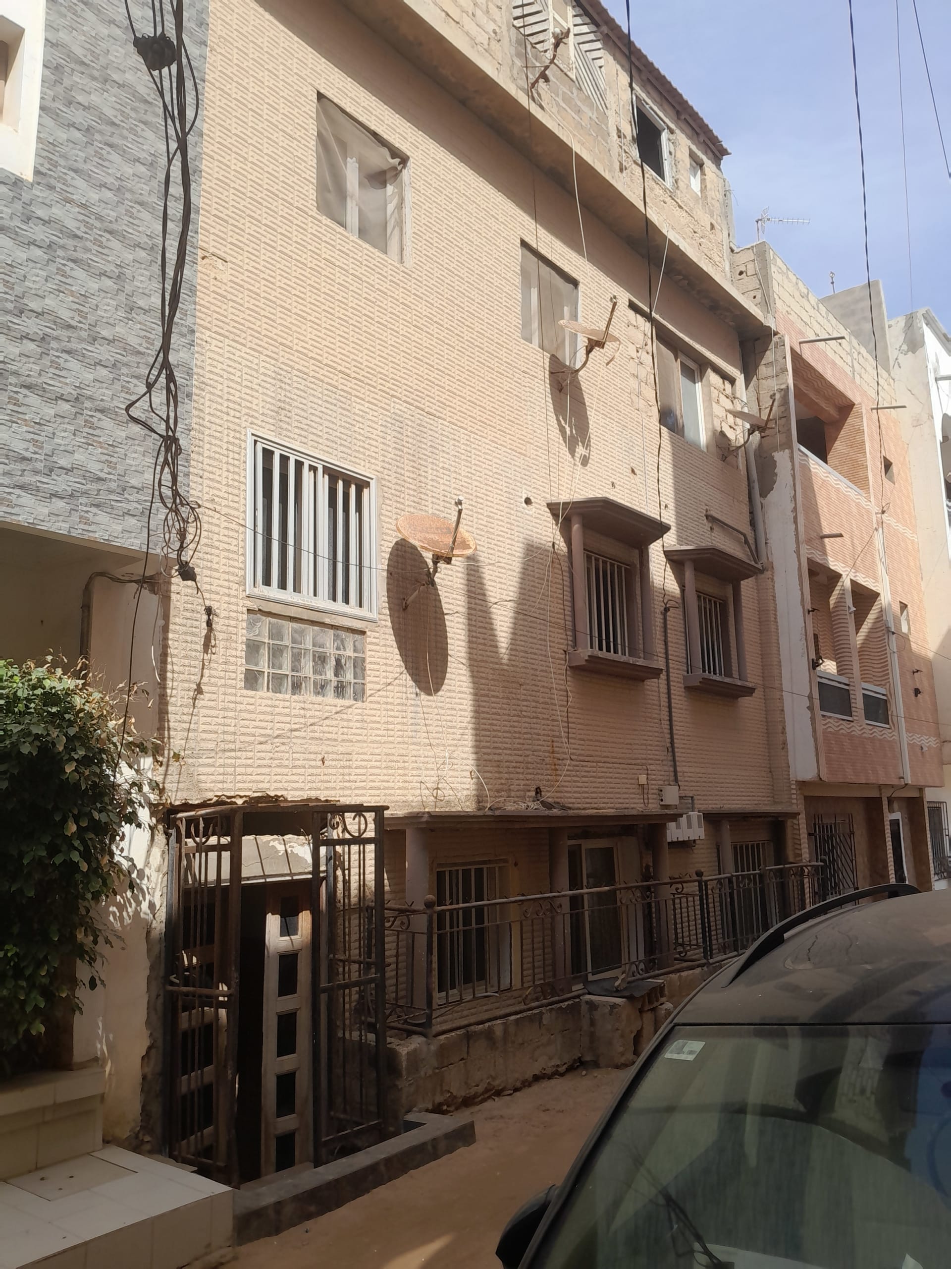 Villa en vente à Diamalaye, Titre Foncier de 150m² non loin de la plage, 110 000 000 Frans CFA...