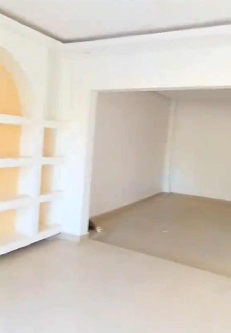 Grand Magasin à Louer Liberté 6 - Sur 2 Voie Express | Visibilité Maximale | 700 000 FCFA HT/mois — photo 3