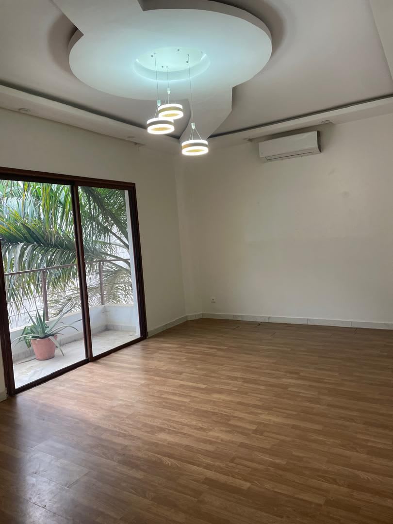 Appartement F4 à Louer Cite Mbackiou Faye - 3 Chambres | 1er et 2ème Étage Disponibles | 450 000 FCFA HT/mois
