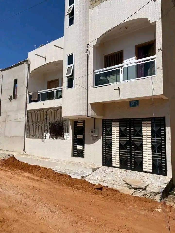 Villa R+1 à Vendre Guédiawaye Cité Gadaye - 150m² | 5 Chambres Double Séjour | Bail Individuel | 75M FCFA