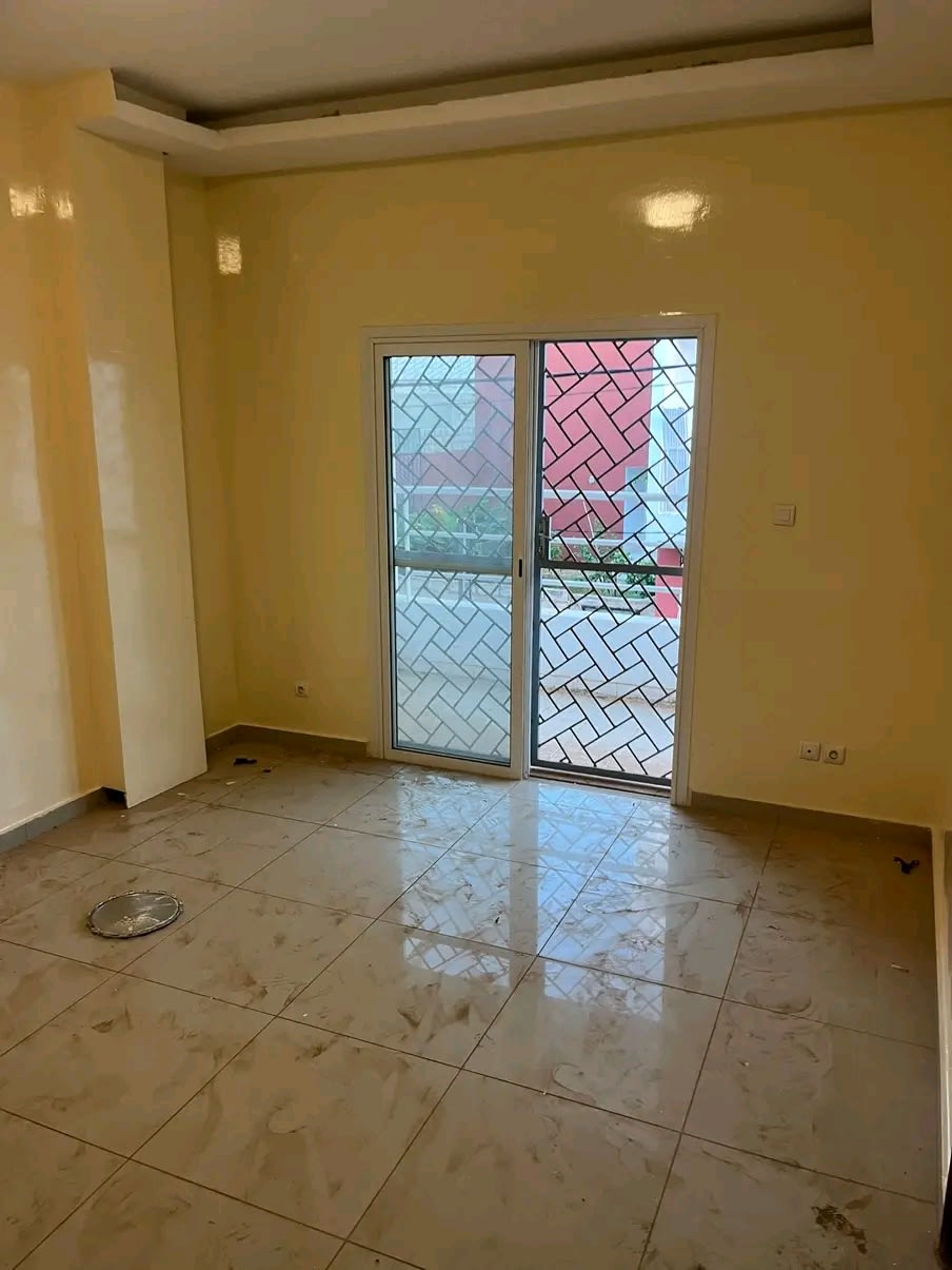 Villa Duplex F5 à Vendre Bambilor Cité Akys - 5 Pièces | Double Niveau | 200M FCFA — photo 3