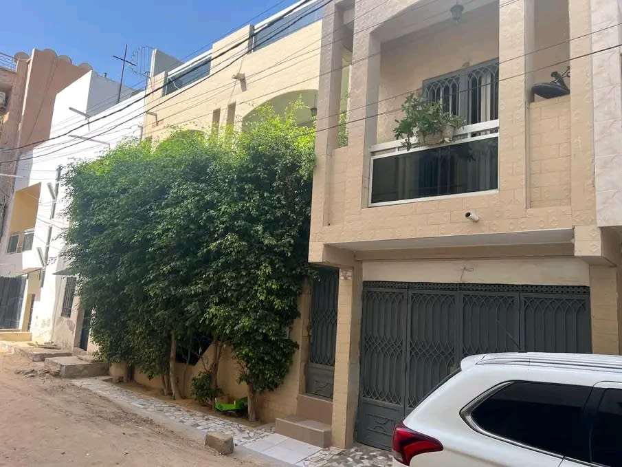 Villa R+1 Double Façade à Vendre Ouest Foire - 172m² | Zone Calme | Titre Foncier Global | 135M FCFA