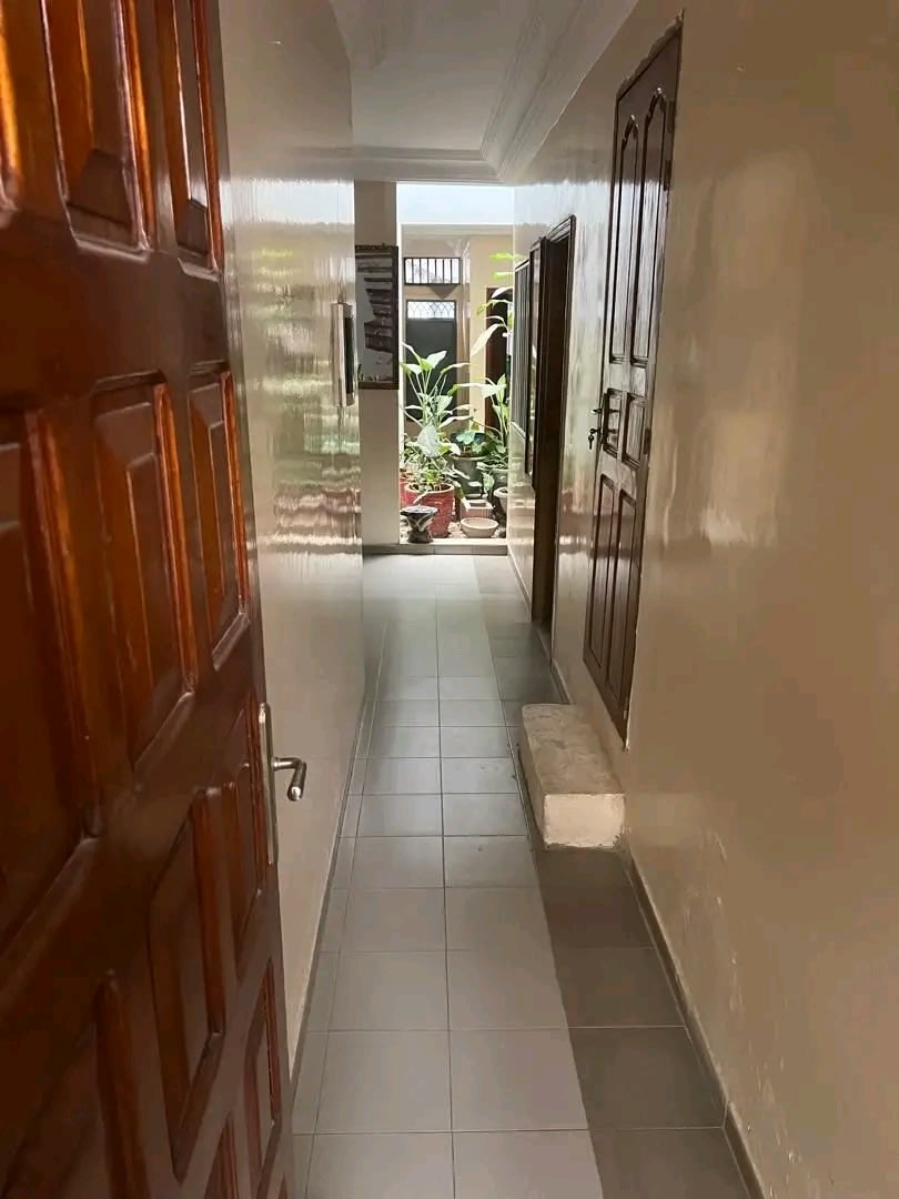 Villa R+1 Double Façade à Vendre Ouest Foire - 172m² | Zone Calme | Titre Foncier Global | 135M FCFA — photo 3