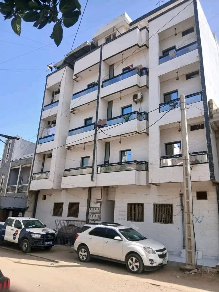 Immeuble R+3 à Vendre Cité Sipress Guédiawaye - 8 Appartements F3 | 250m² | Bail Individuel | 250M FCFA