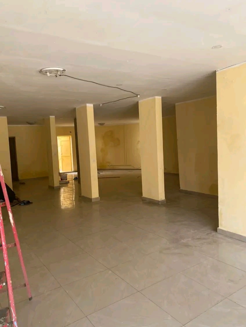 Grand Magasin Commercial à Louer Ouest Foire - Sur la Route | Visibilité Maximale | 600 000 FCFA/mois