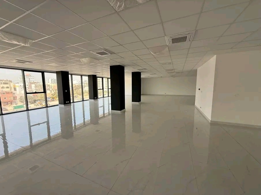 Bureaux Premium 380m² à Louer VDN Dakar - Immeuble Récent 2ème-7ème Étages | Surface Modulable | 1,1M FCFA/m²