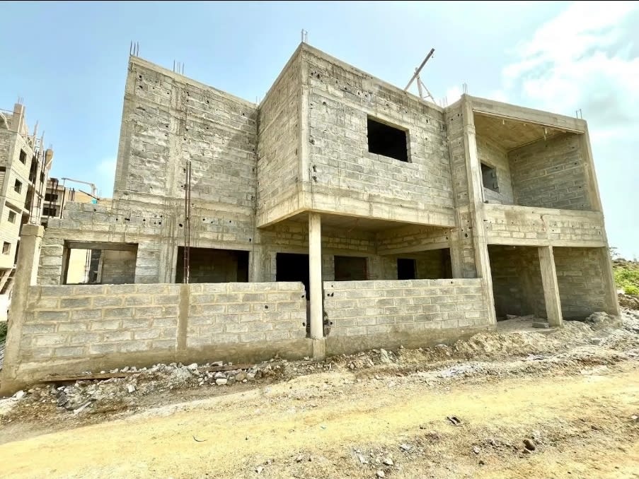 Villa R+1 203m² aux Almadies – 5 chambres, angle double façade – 160M FCFA