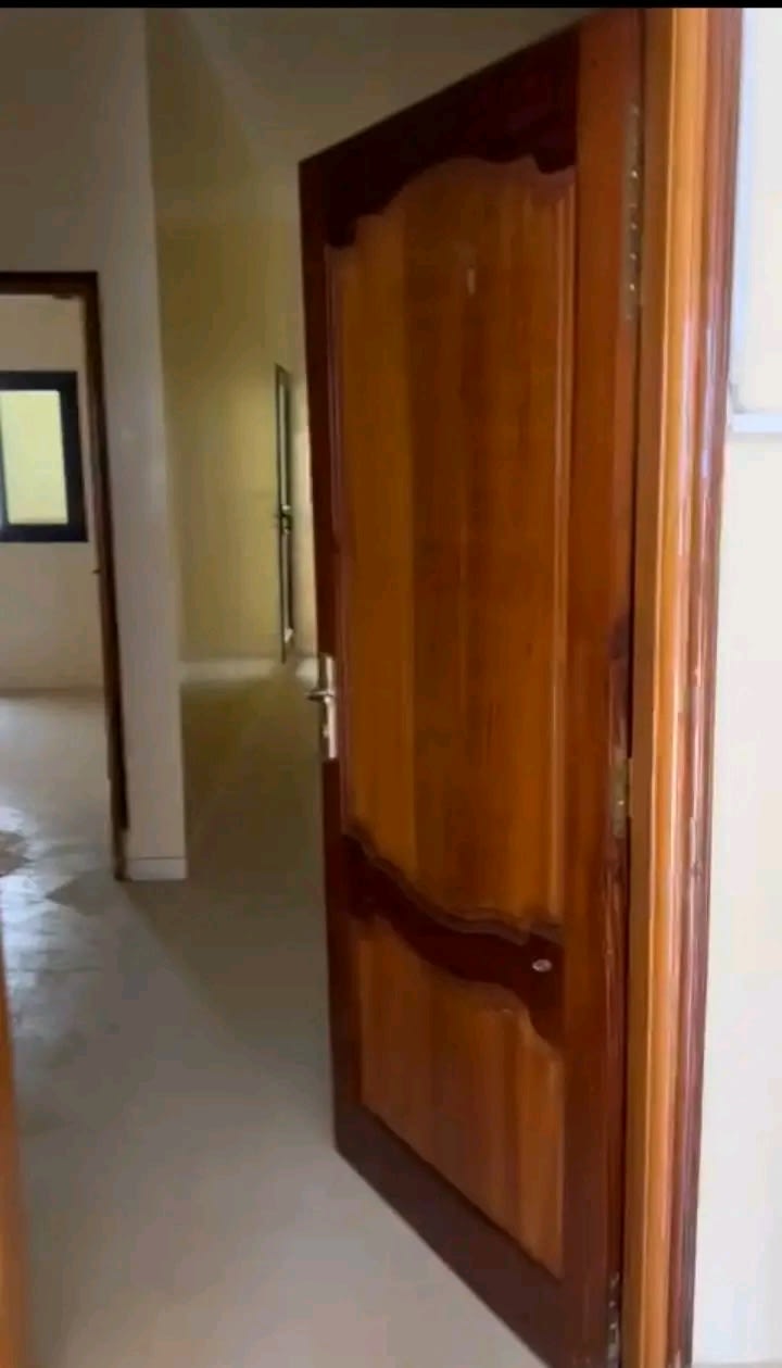 Villa 3 Chambres + Salon à Louer Keur Massar Diaxay - Arrêt Mbarmi | 150 000 FCFA/mois — photo 2
