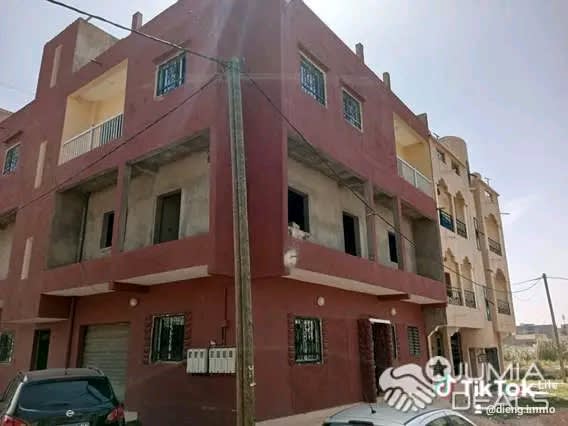 Villa R+2 à Vendre Diakhaye Unité 27 - 5 Logements (3ch + 4 F3) | Revenus Locatifs | SN HLM | 70M FCFA