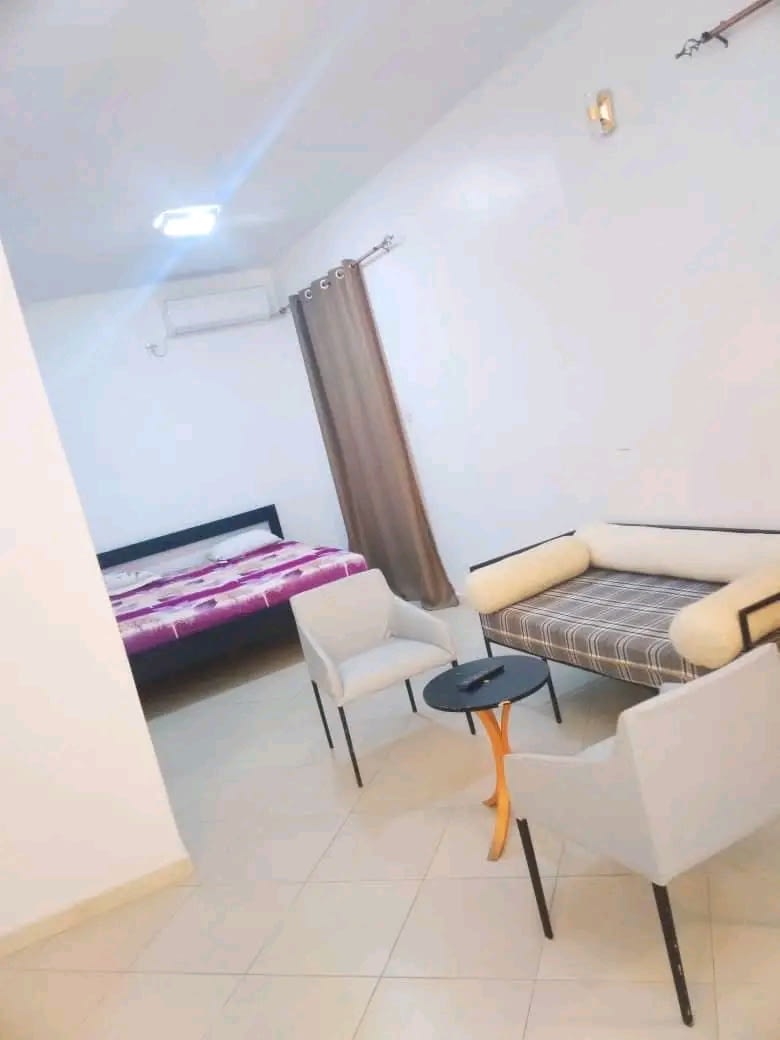 Chambre Meublée à Louer Dakar - Ouakam et Mamelles | WiFi + TV Smart + Cuisine | 15 000 FCFA/Nuitée