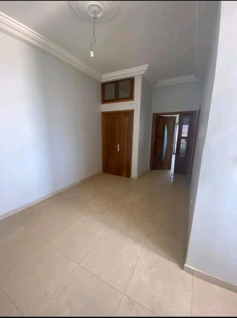 Appartement F3 à Louer ZAC Mbao - 2ème Position Après Brioche Dorée | Balcon + Cuisine Équipée | 160 000 FCFA/mois — photo 3