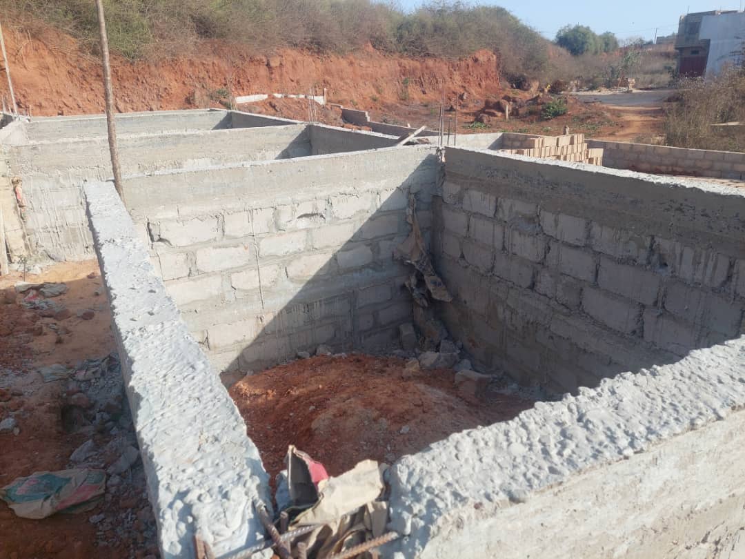 Terrain 150m² avec Fondation à Vendre Sébikhotane Carrière - Près Gare TER | Fosse Septique Réalisée | 16.5M