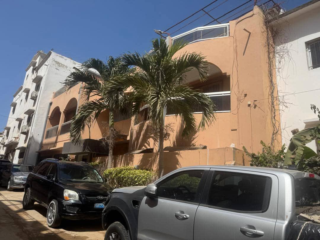 Villa R+1 260m² à Vendre Yoff Cité Biagui - Près Deux Voies Aéroport | Titre Foncier | 200M FCFA