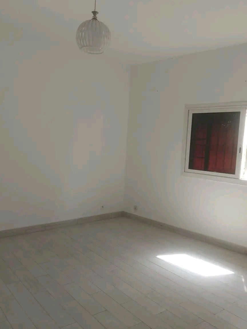 Chambre Indépendante à Louer à Yoff – Rez-de-Chaussée | 50 000 FCFA/mois