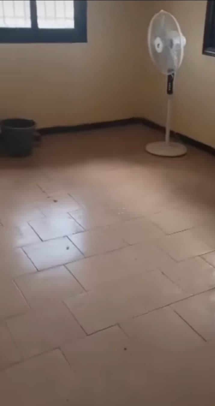 Salon Double Balcon à Louer Keur Massar - Très Lumineux | Derrière Rond-Point Gouy Gui | 40 000 FCFA/mois