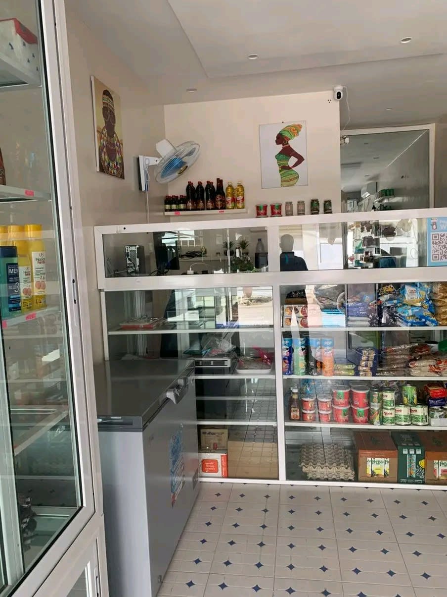 Magasin Commercial avec Toilette à Louer Liberté 6 Extension - Bonne Visibilité | 125 000 FCFA HT/mois