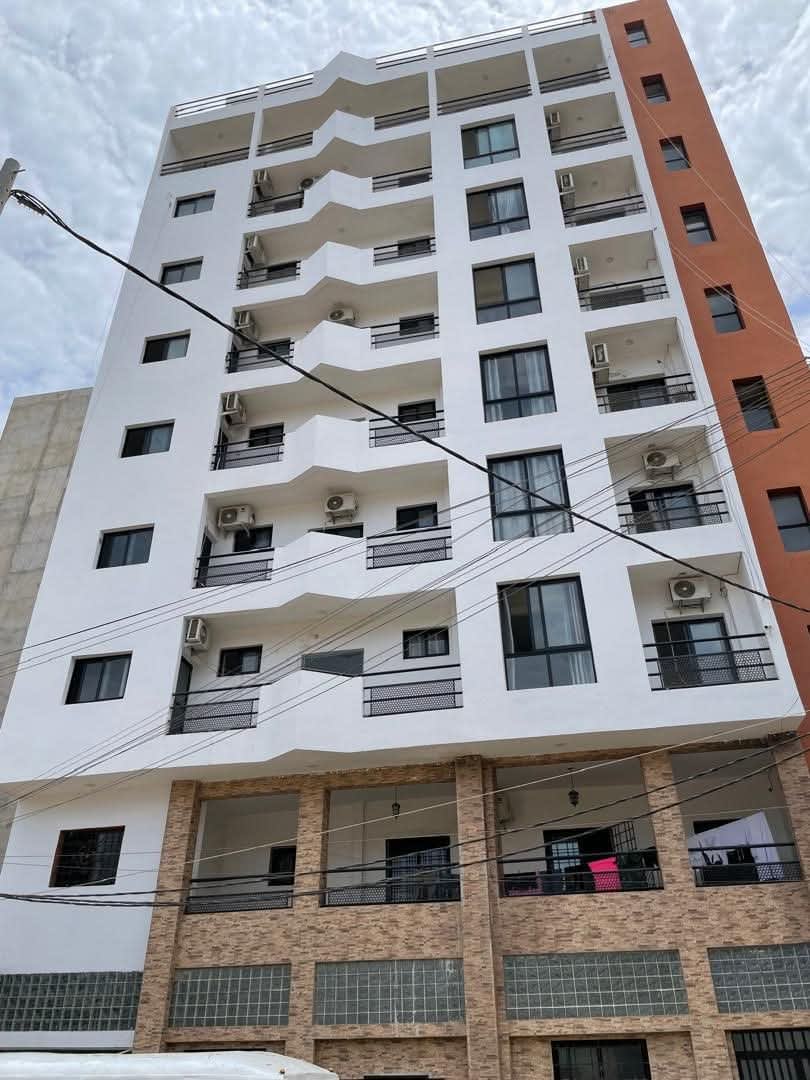 Immeuble R+9 300m² à Vendre Point E - 9 Appartements F6 + Piscine | Bordure Route | TF | 2,8 Milliards FCFA