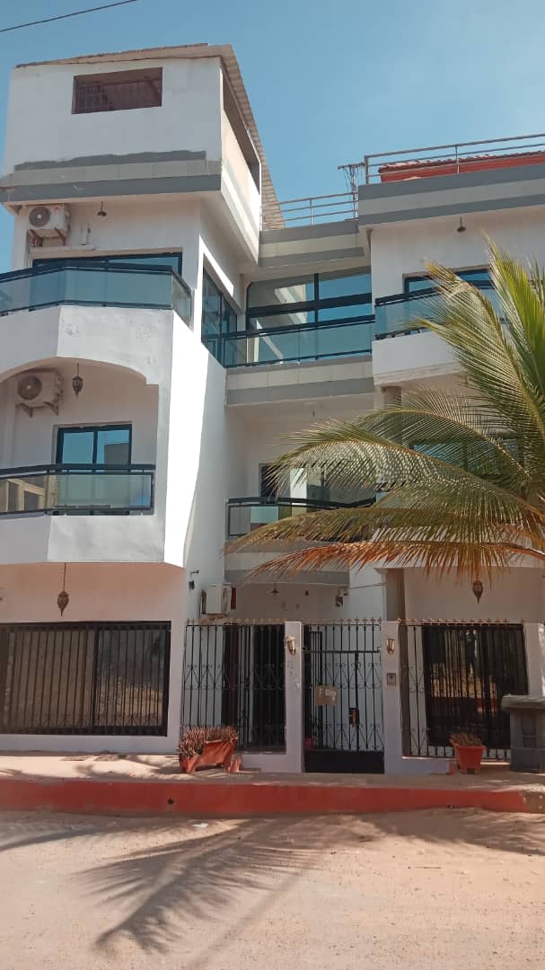 Villa R+2 200m² d'Angle à Vendre Sipress Mbao - Vue Mer | 9 Chambres + 3 Salons | Titre Foncier | 125M FCFA