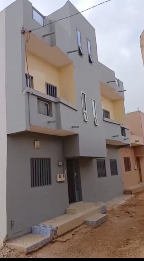 Villa R+1 150m² avec Fondation R+4 à Vendre Sébikhotane - 6 Chambres | Délibération | 55M FCFA