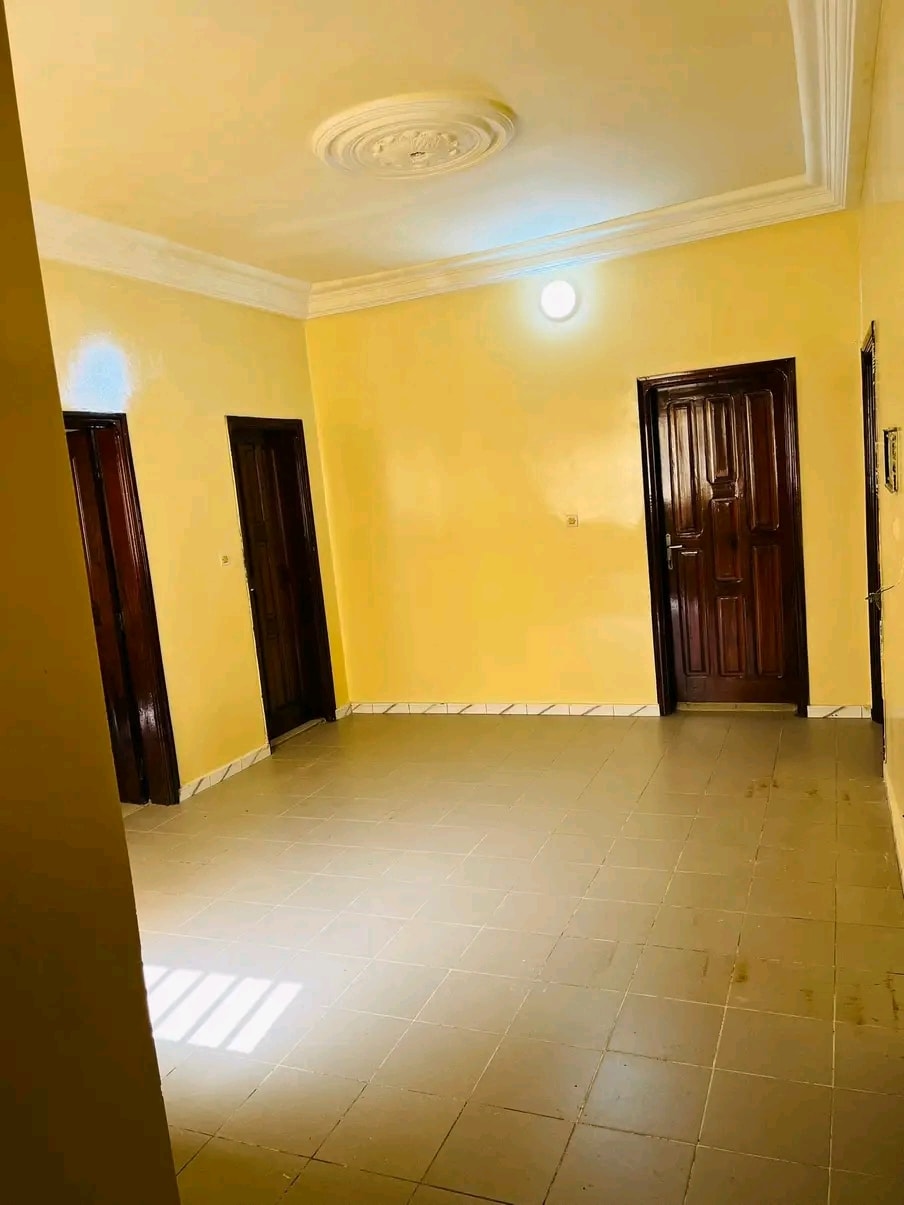 Appartement F3 à Louer Liberté 6 Extension - Côté Marché Baraka | Grand Salon + Balcon | 250 000 FCFA/mois
