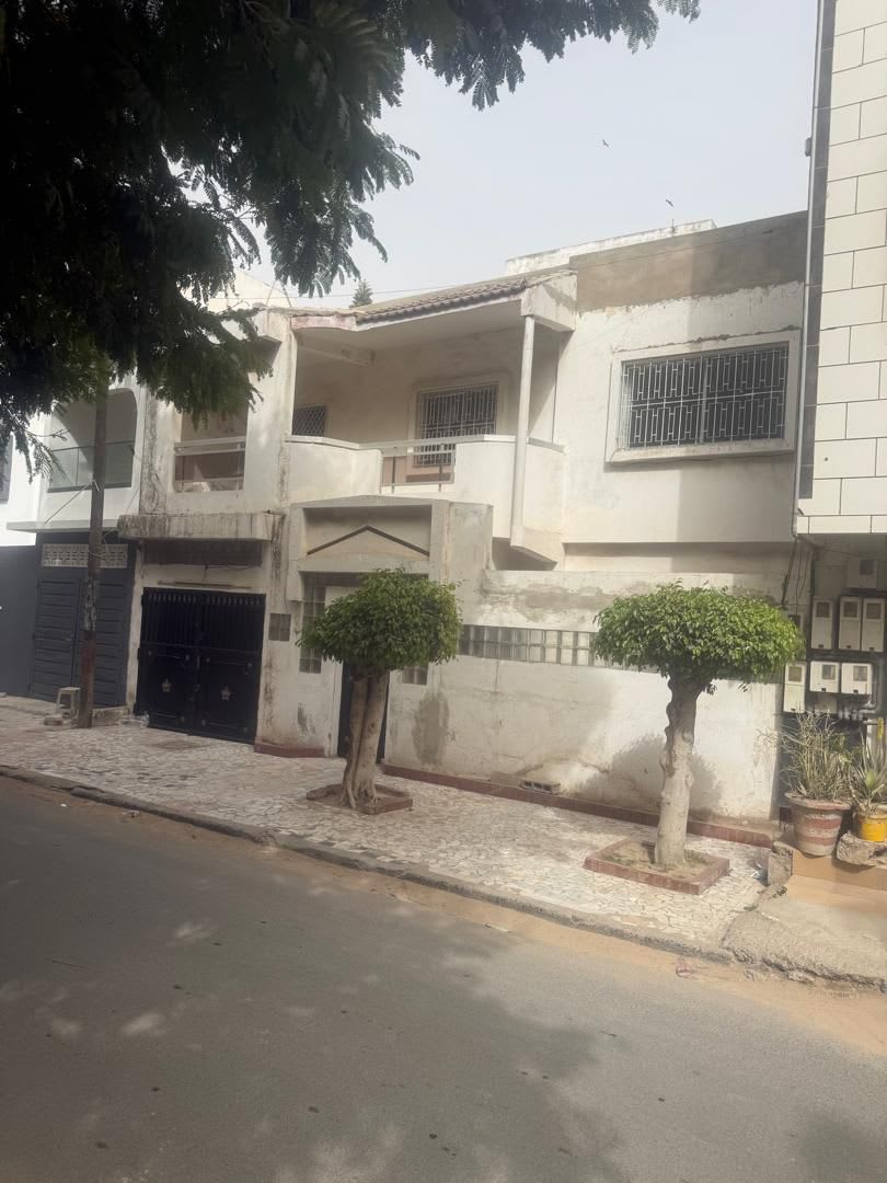 Villa R+2 Moderne à Vendre à Ouakam – 300m² avec Piscine | Proche Monument Renaissance
