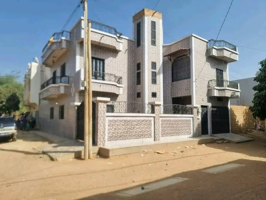Villa R+1 à Vendre Mbour Quartier Liberté - 5 Chambres + Double Garage | Prix Abordable | Mbour