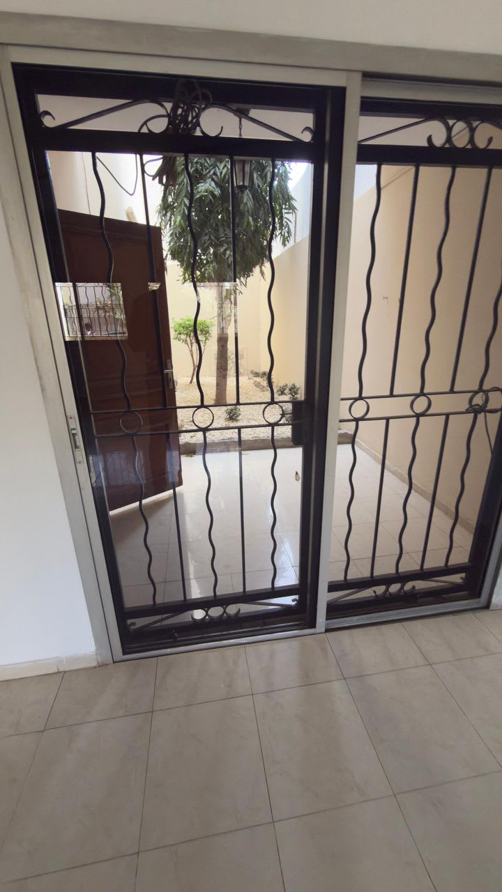 Villa R+1 F5+ à Vendre à Mermoz – 217 m² avec Garage et Terrasse | 330 Millions FCFA GB