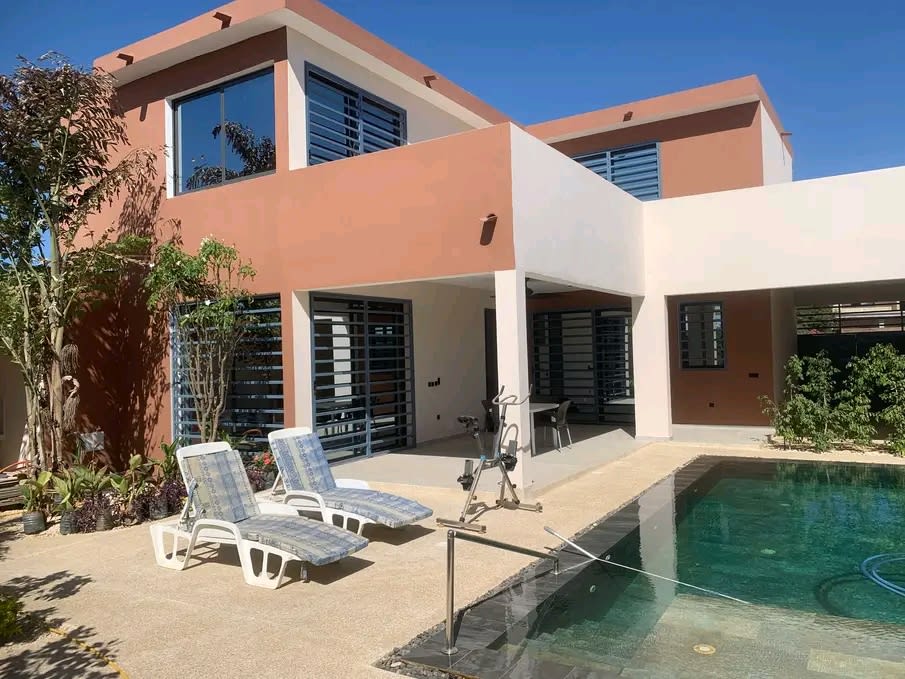 Villa Neuve 162m² avec Piscine à Débordement à Vendre Ngaparou - 3 Chambres | Jardin 300m² | 124M FCFA