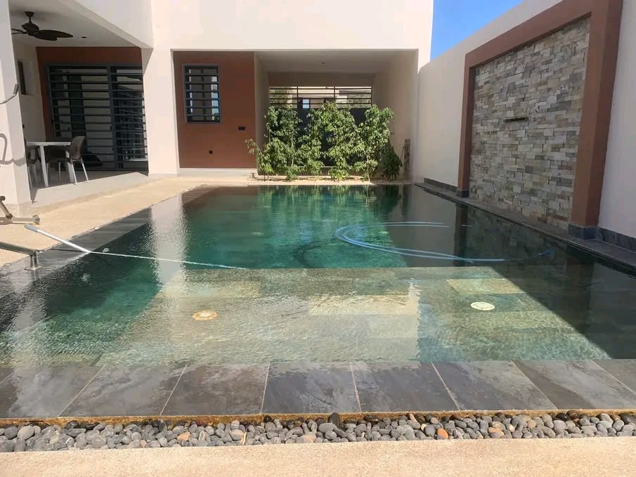 Villa Neuve 162m² avec Piscine à Débordement à Vendre Ngaparou - 3 Chambres | Jardin 300m² | 124M FCFA — photo 2
