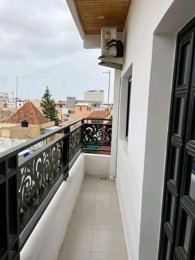 Appartement F3 Climatisé à Louer Nord Foire - Derrière BOA | 3ème Étage | Gardiennage 24h | 325 000 FCFA/mois — photo 2