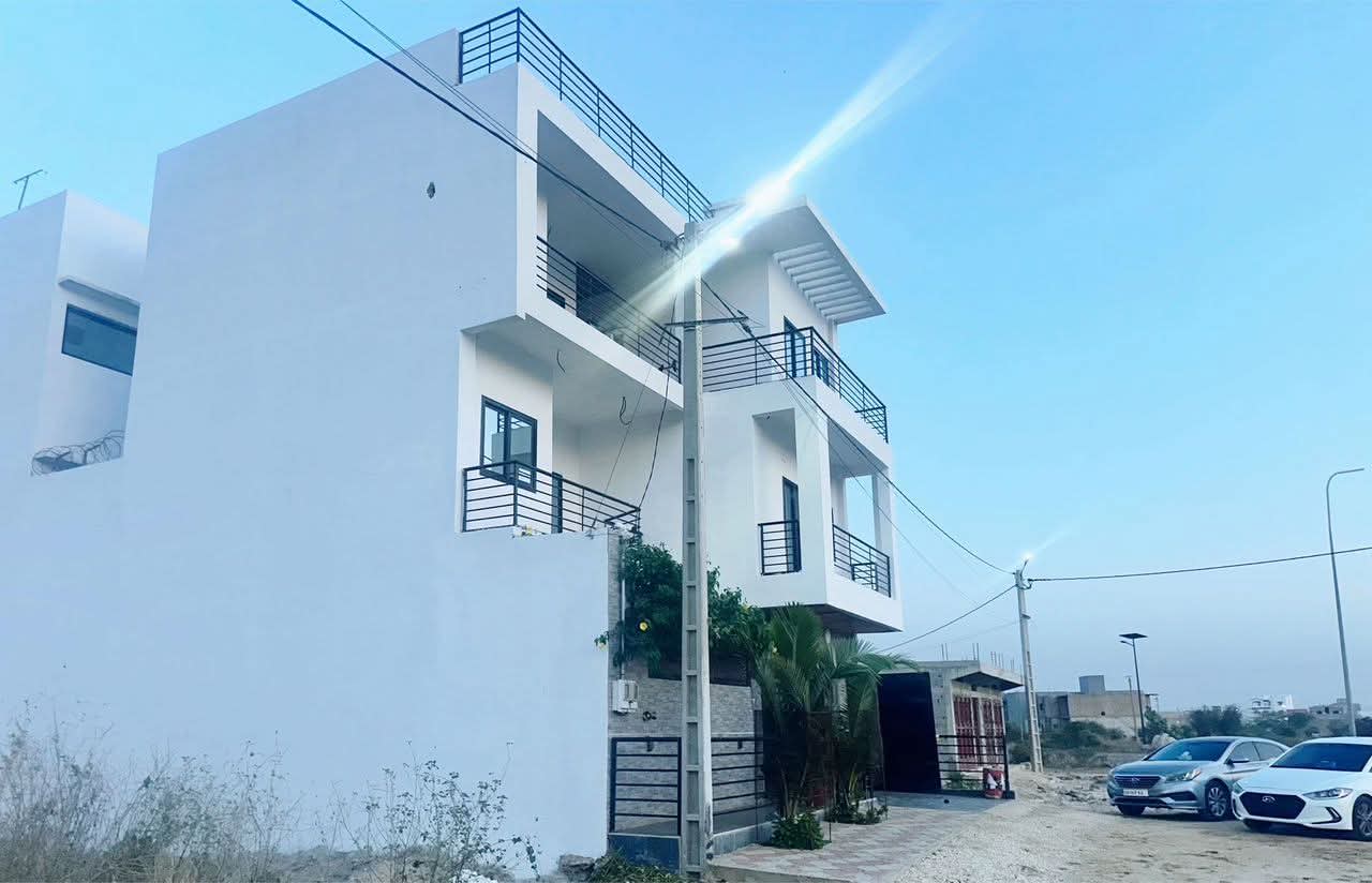 Villa R+2 200m² à Vendre Thiès ZAC Ba - Fondation R+4 | RDC Fini | Bail | 95M FCFA Légèrement Négociable VMT