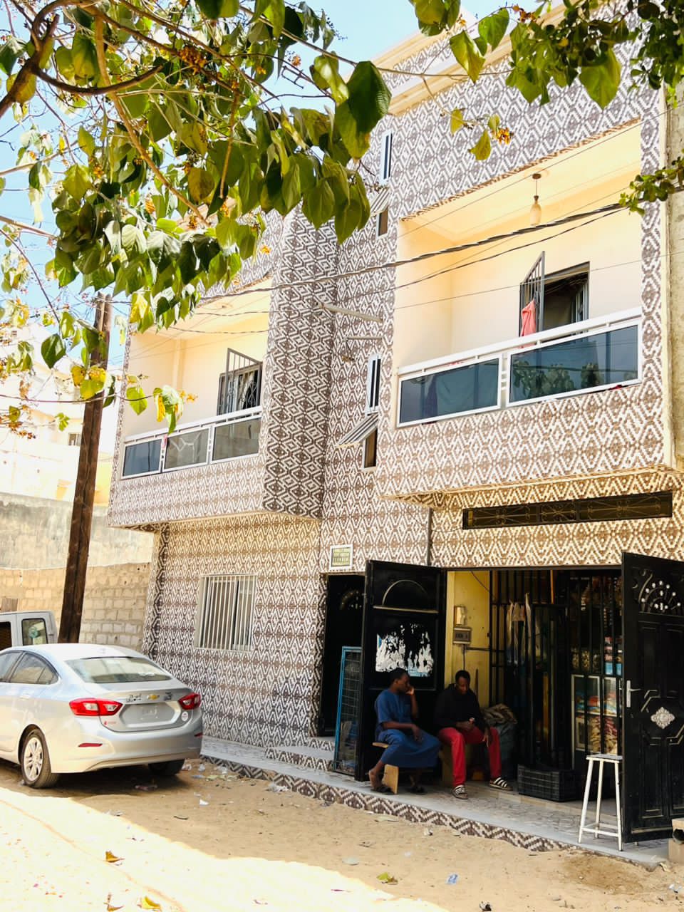 Villa R+1 à Vendre Yeumbeul Asecna - 2 Appartements | 7 Chambres + Garage | TF Global | 70M FCFA Négociable VMT