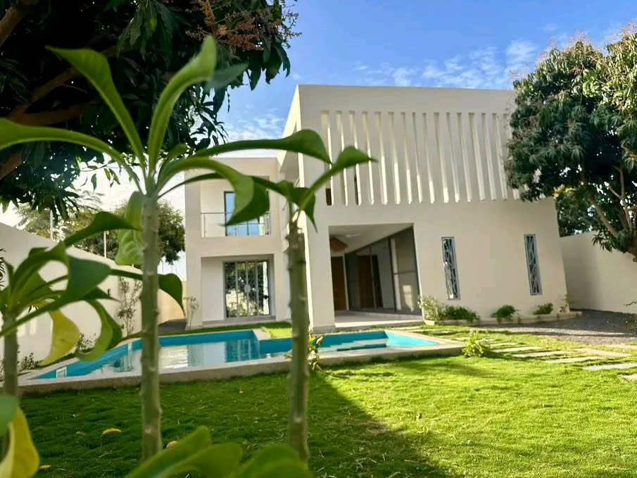 Belle Villa Neuve 600m² à Vendre Ngaparou - 4 Chambres + Piscine | Jardin + Garage | 150M FCFA — photo 2