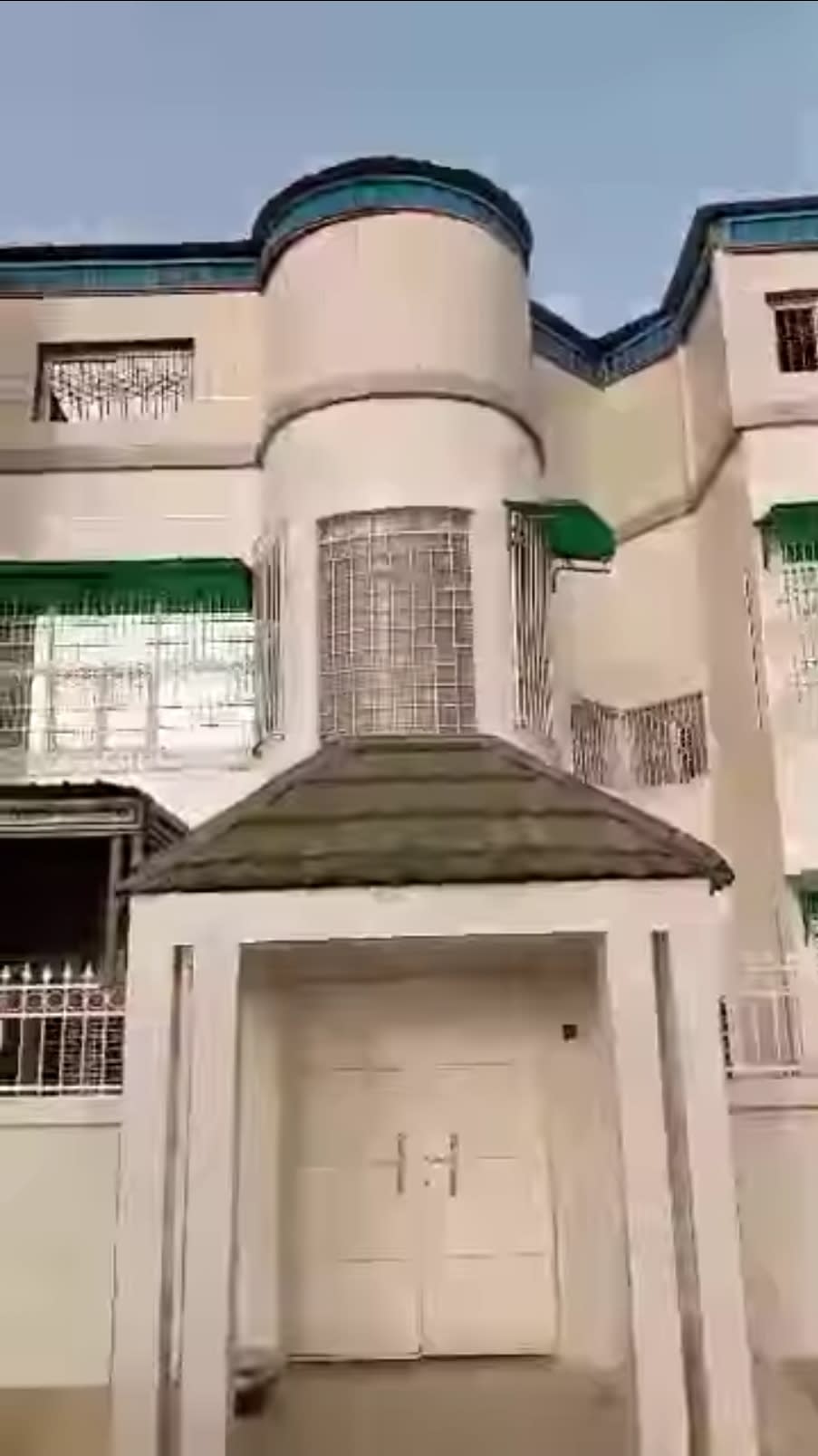 Maison R+1 à Vendre Touba Mbakce Quartier Aliye - 8 Chambres + 8 SDB | 1ère Position Route | 120M FCFA