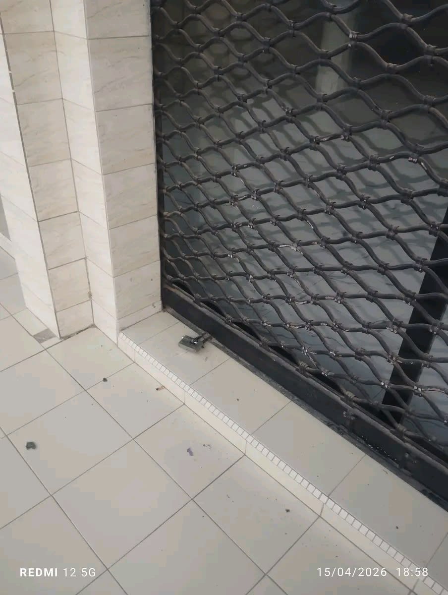 Magasin Duplex 60m² à Louer Liberté 6 - 2 Voies | 2 Niveaux RDC + 1er | 350 000 FCFA/mois