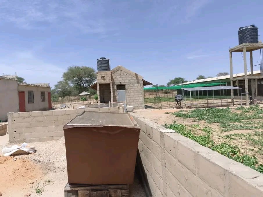 Ferme 10 000m² à Vendre – Sortie Autoroute Toubatoul | Élevage Complet + Habitation | Forage Solaire | Délibération Double Signature | 68 Millions