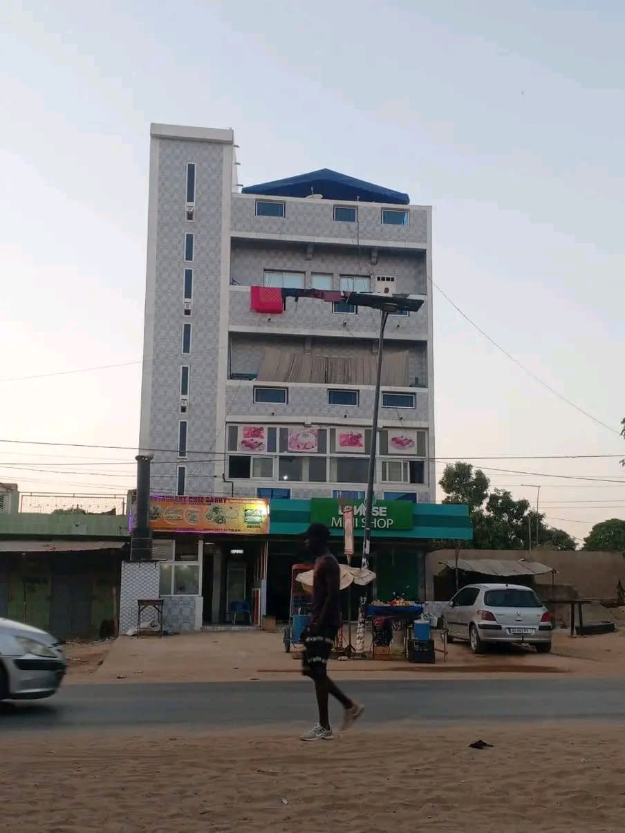 Immeuble R+3 à Vendre – Mbour Ongcad | Face Route Nationale | Délibération | 65 Millions