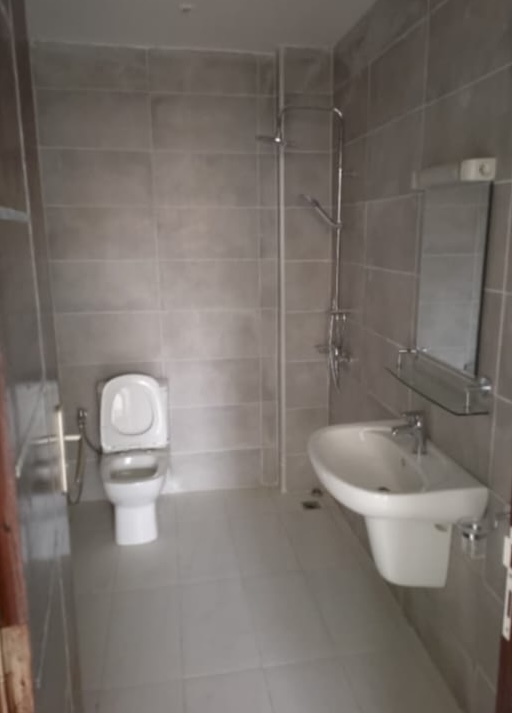 Immeuble Avec Chaque étage a 3 appartements de 2 chambres 3 toilettes 1 salon 1 cuisine équipée  - Miniature 2