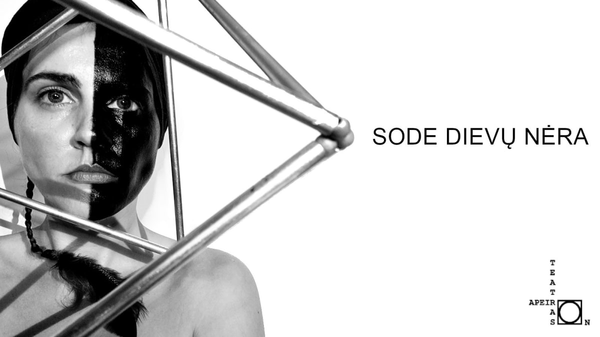 Apeirono teatras: SODE DIEVŲ NĖRA