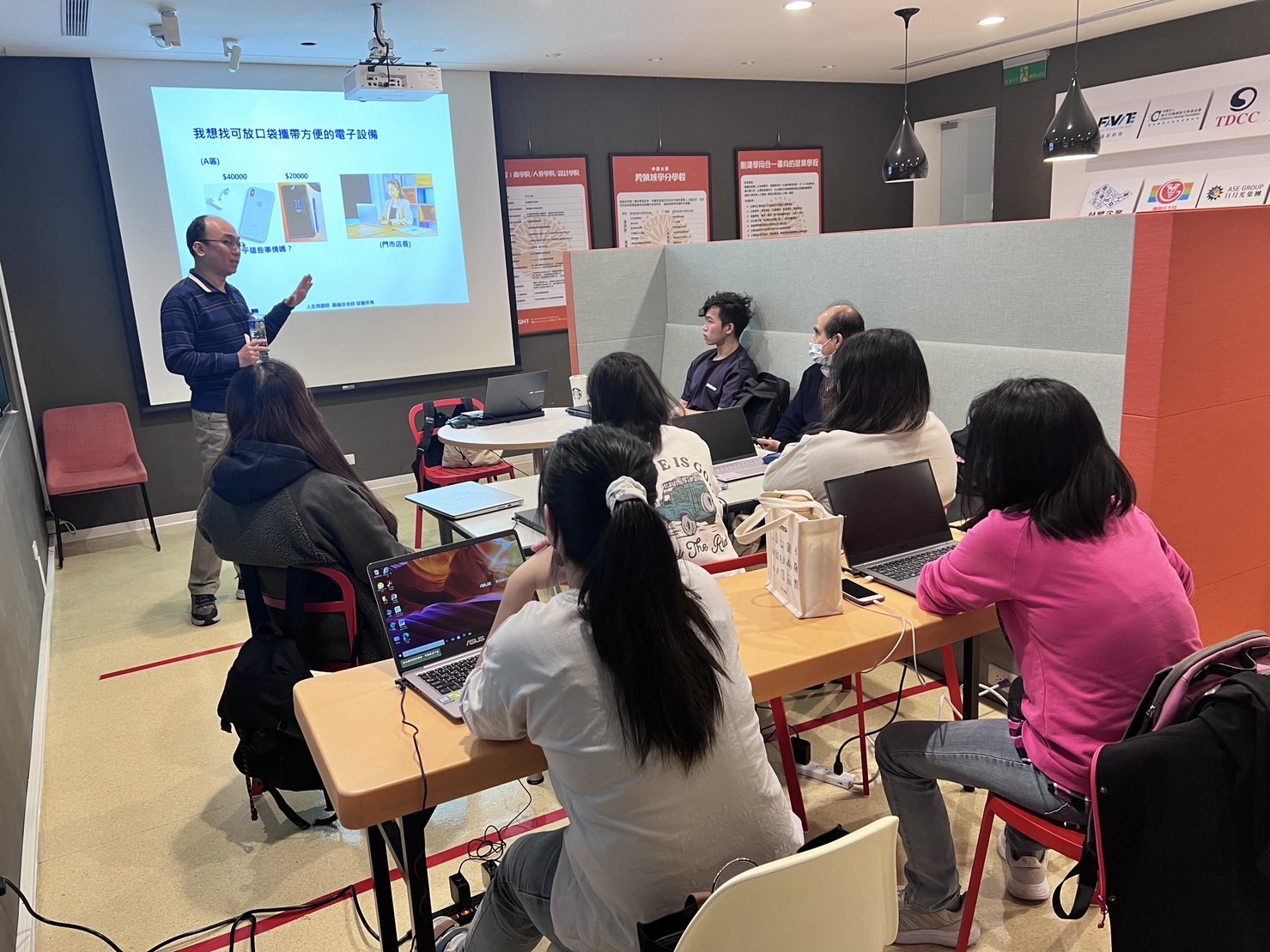 中原大學職涯發展處經常舉辦職場工作坊等各式活動。(圖/中原大學提供)