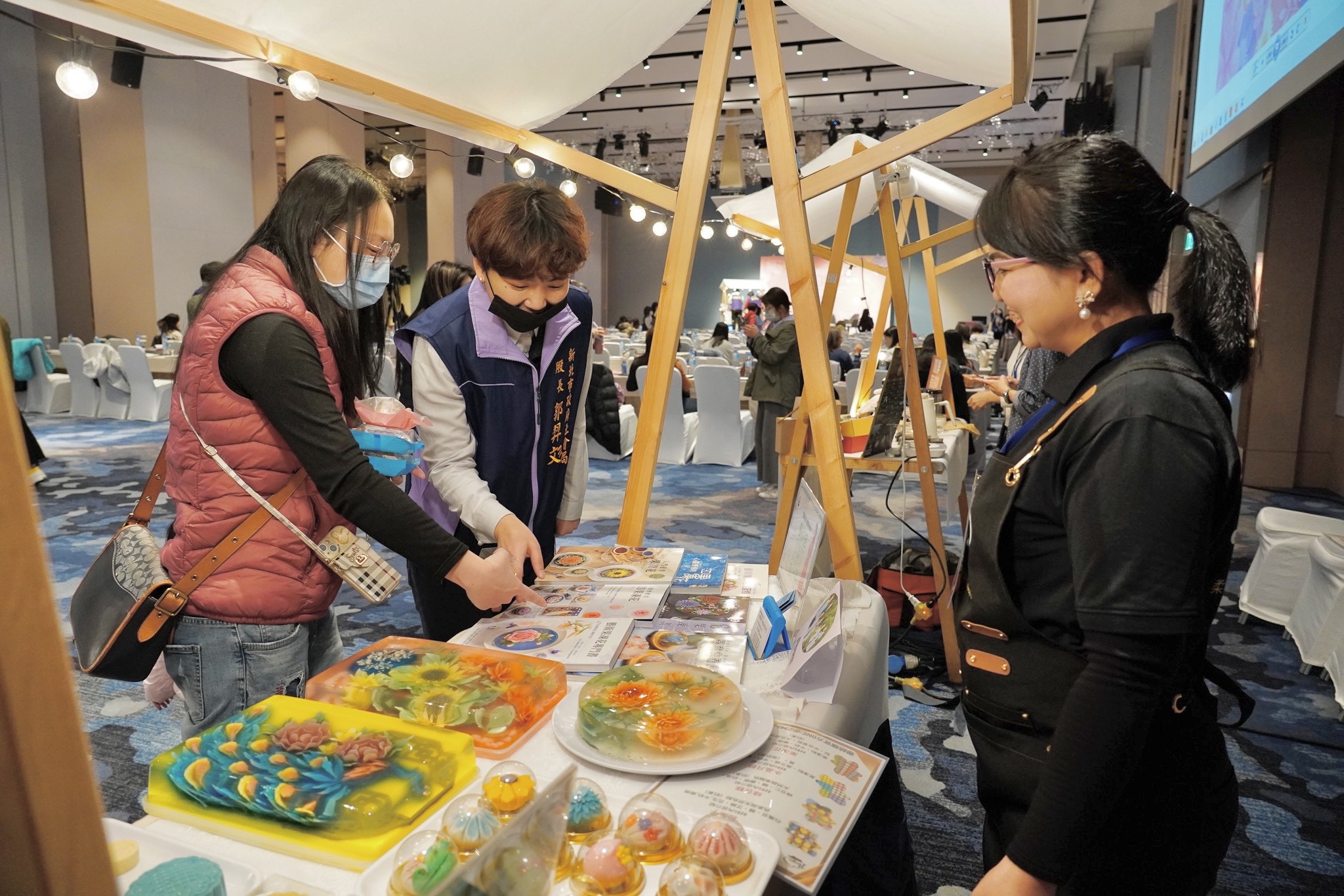 餐飲住宿與休閒旅遊是女性佔優勢的職場