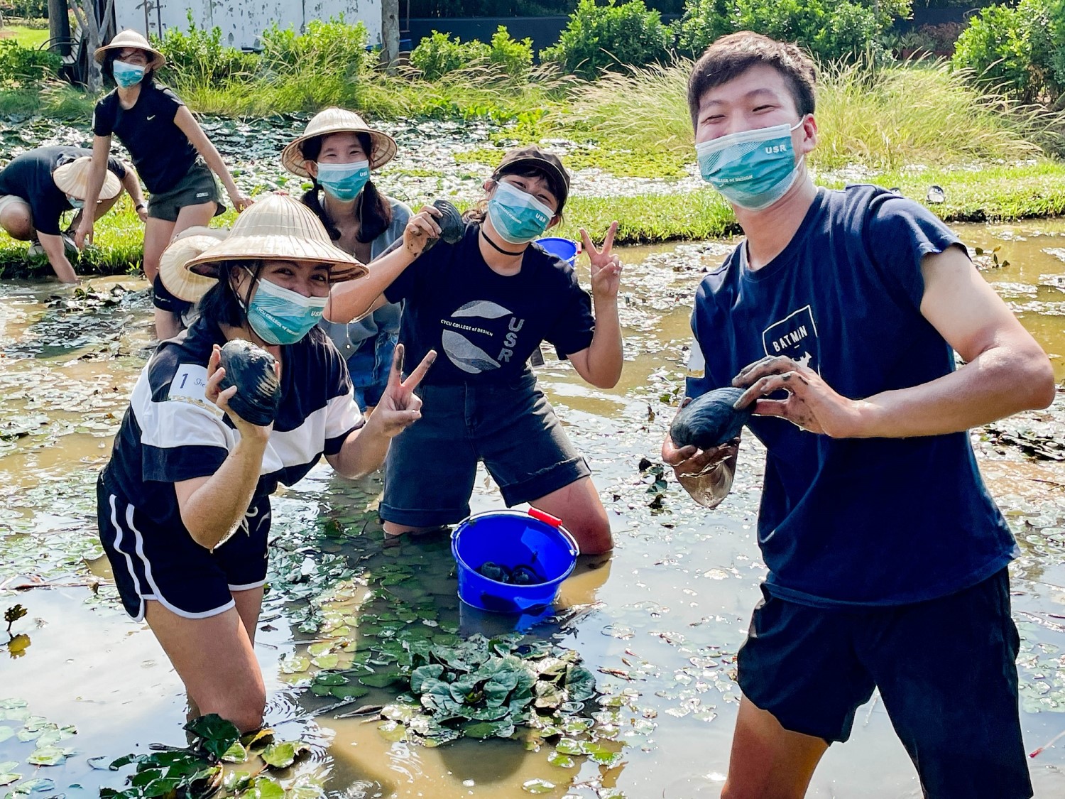 中原大學設計學院帶領學生親身體驗及實踐環境保育。